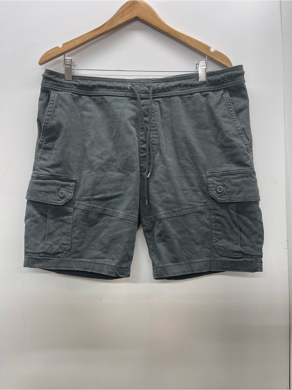 Sun + Stone Men's Cargo Shorts in‎ Charcoal Gray
